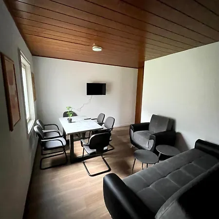 Lägenhet Grosszuegige Monteurwohnung Mit Terrasse Und 3 Schlafzimmern Neumünster