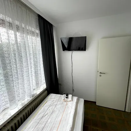 Grosszuegige Monteurwohnung Mit Terrasse Und 3 Schlafzimmern * Neumünster